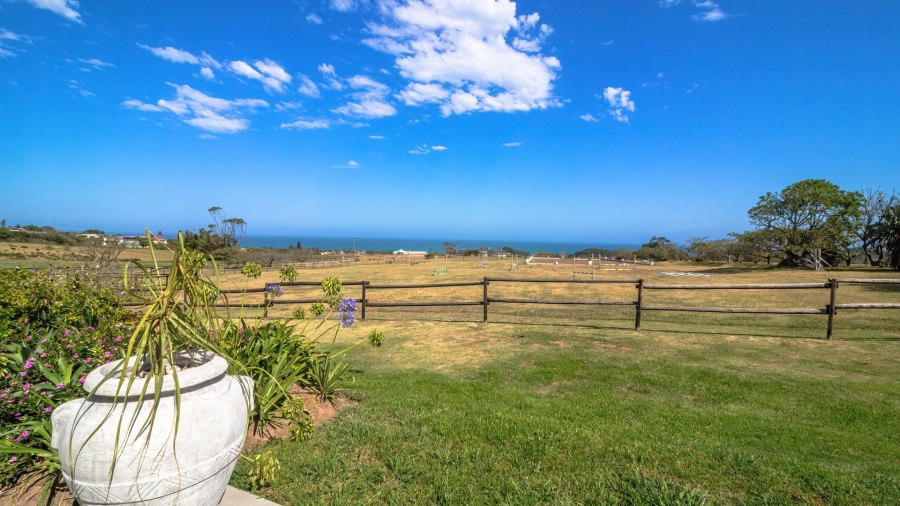 5 Bedroom Property for Sale in Sunrise On Sea Eastern Cape